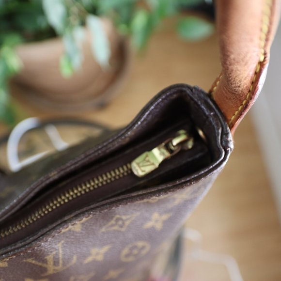 LV Vintage Monogram Looping Purse GM Date - Picture 14 of 17